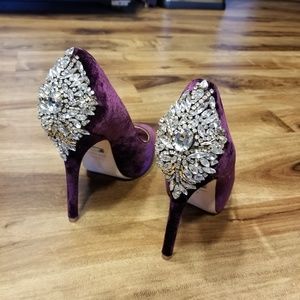 Kiara plum velvet Badgely Mischka heels, size 7